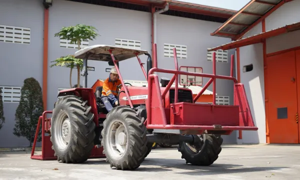 Support / Ancillary Equipment Tractors 5 dsc04975